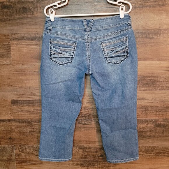 Maurices Jeans Womens 8 Low Rise Capri Thick Stitch Detail Medium Light Wash - Picture 2 of 10